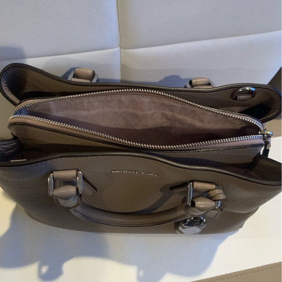 Michael Kors Tote Bag - Picture 7 of 16